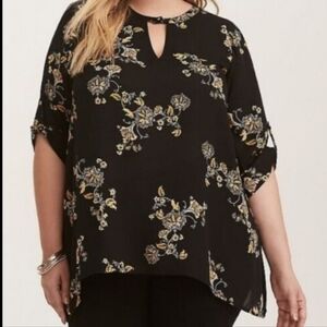 Torrid keyhole choker sharkbite hem blouse size 0